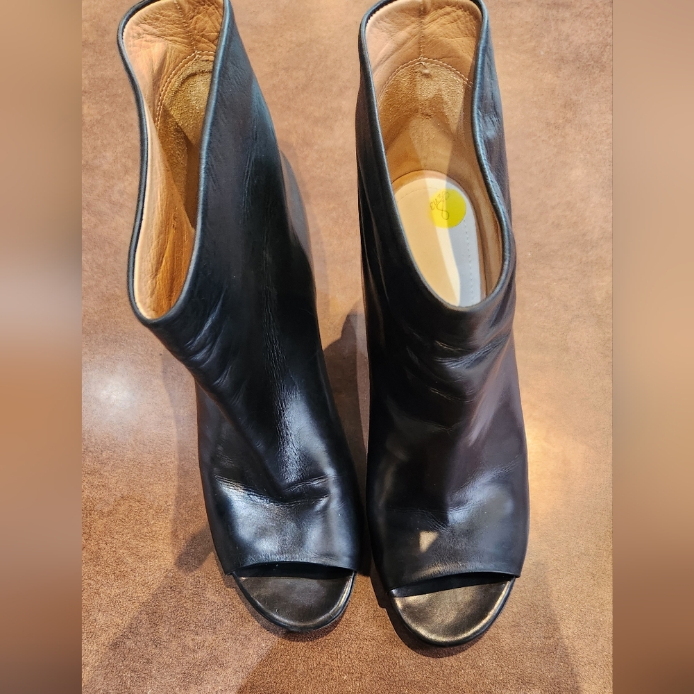 Vero Cuoio Peep Toe Ankle Bootie - Picture 3 of 10